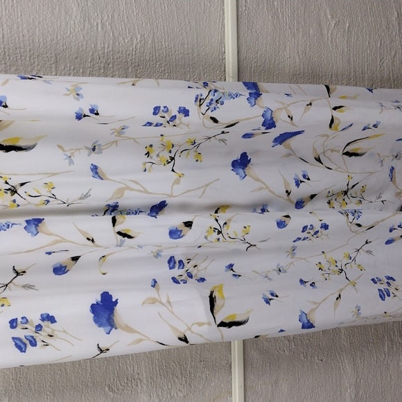 White House Black Market White Periwinkle Floral Keyhole Front Halter Maxi Dress - Picture 8 of 14